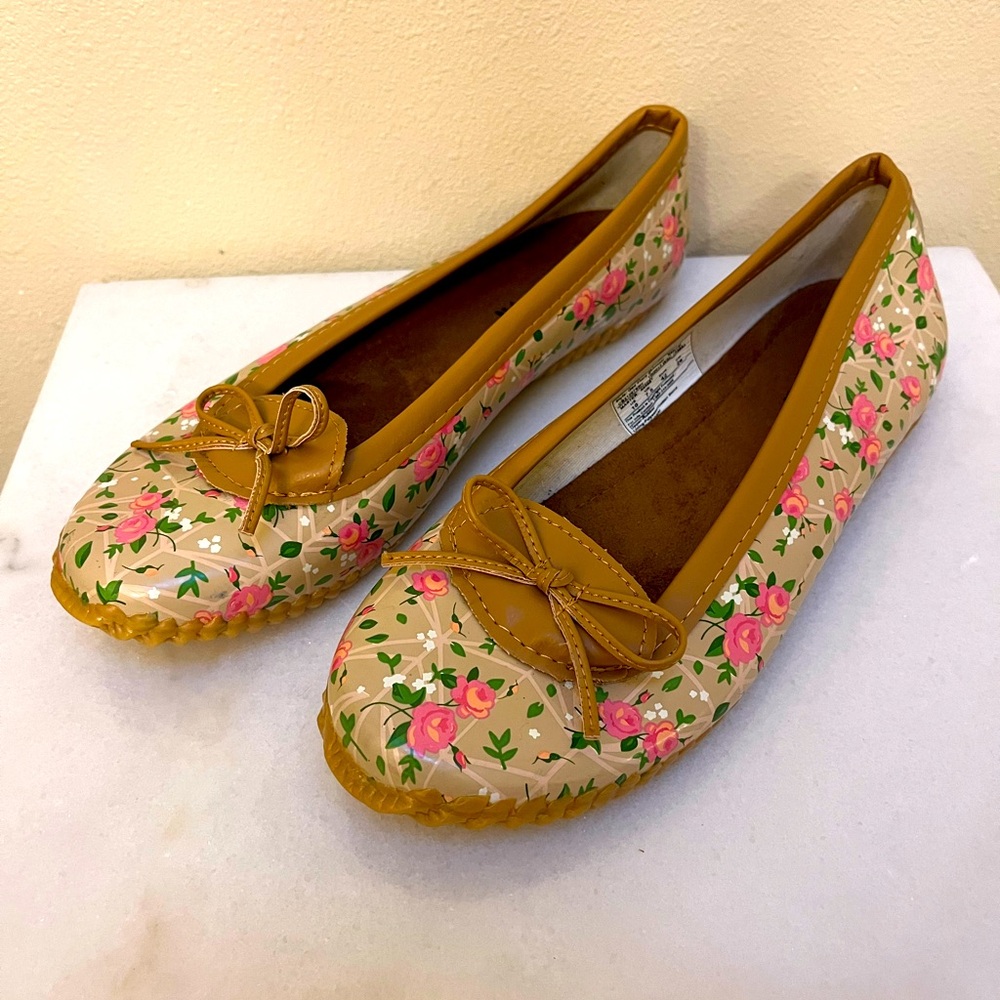 Western Chief Size 10 Geo flora skimmers water resistant slip on shoes